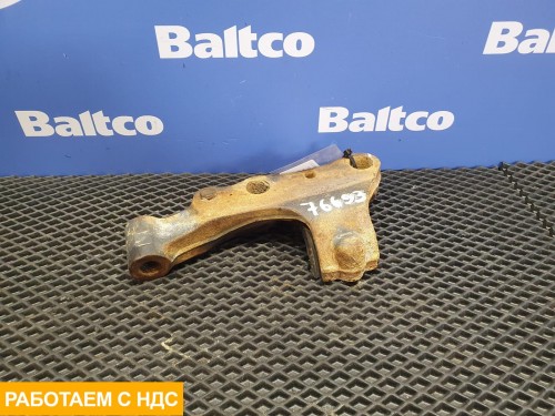 Кронштейн переднего амортизатора правый